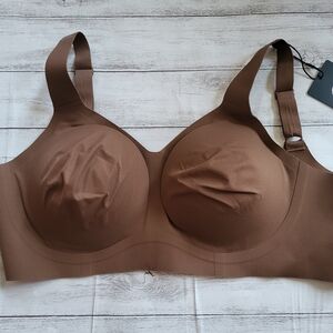 *New* Evelyn & Bobbie Beyond Bra Size M